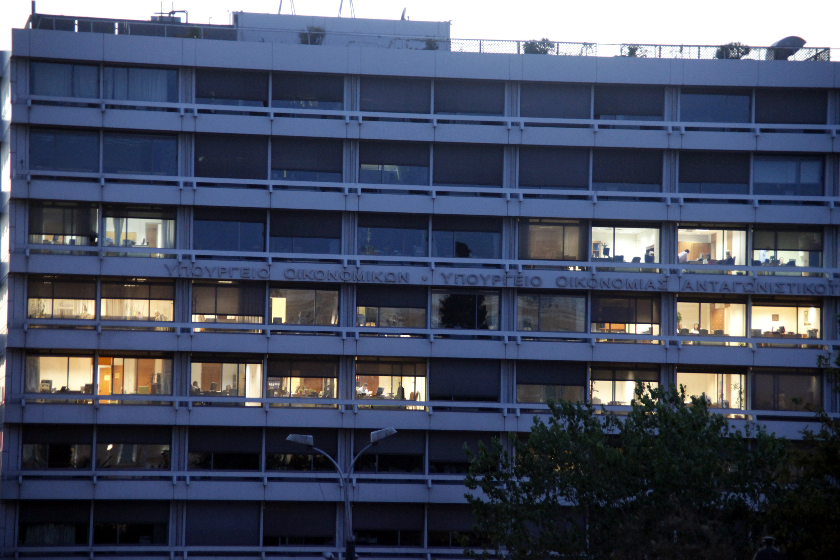 Διαψεύδει το υπουργείο τα περί φόρου 1.000 ευρώ στους ελεύθερους επαγγελματίες