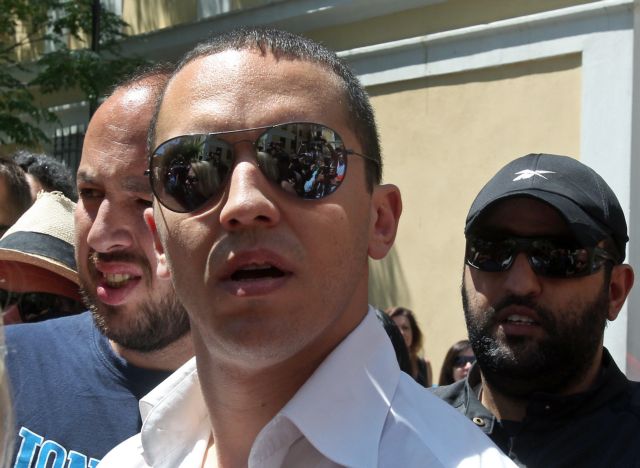 Άρση ασυλίας για τρεις βουλευτές της Χρυσής Αυγής, εισηγήθηκε η Επιτροπή Δεοντολογίας