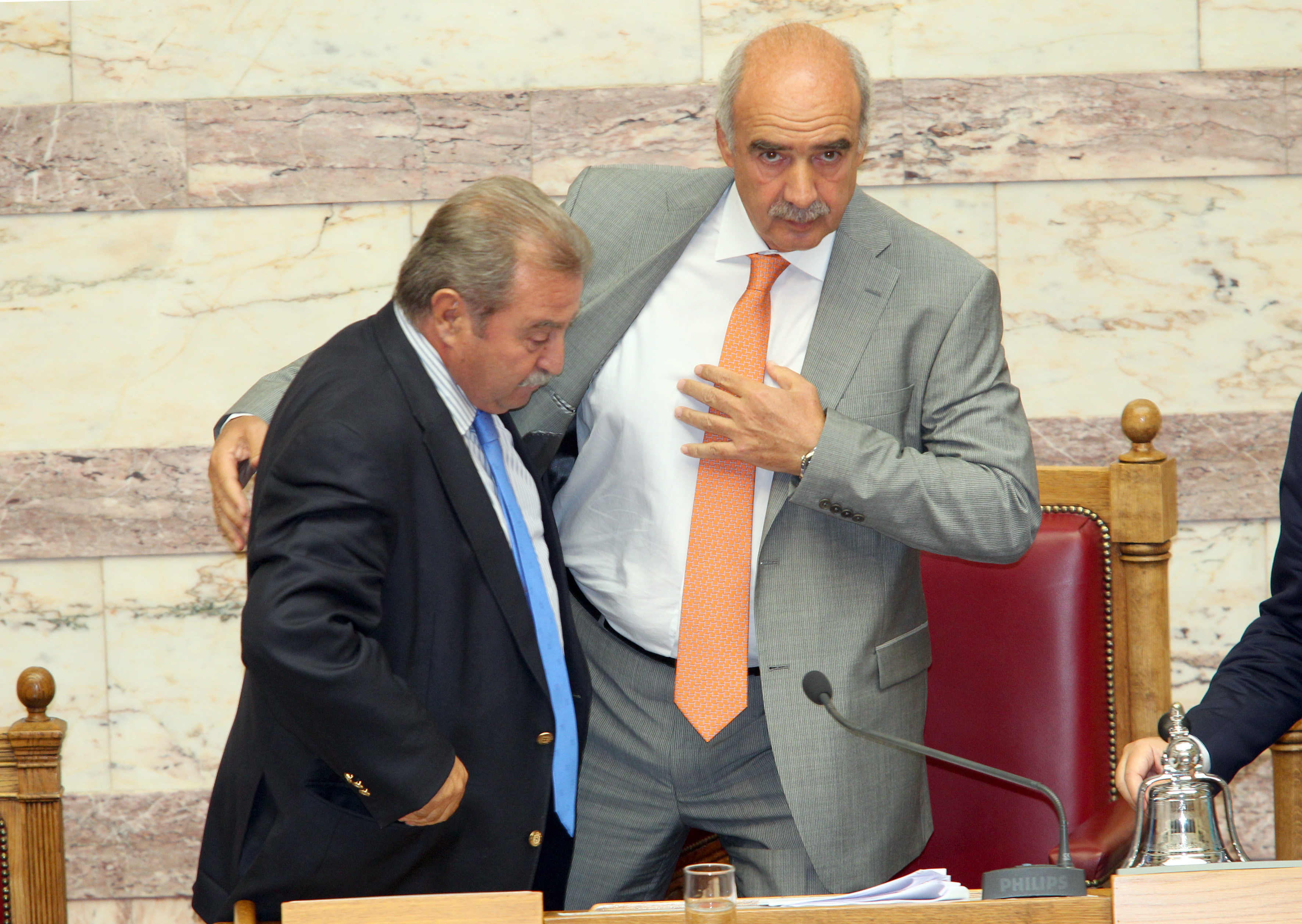 Στη θέση του προέδρου της Βουλής επέστρεψε ο Ευ.Μεϊμαράκης