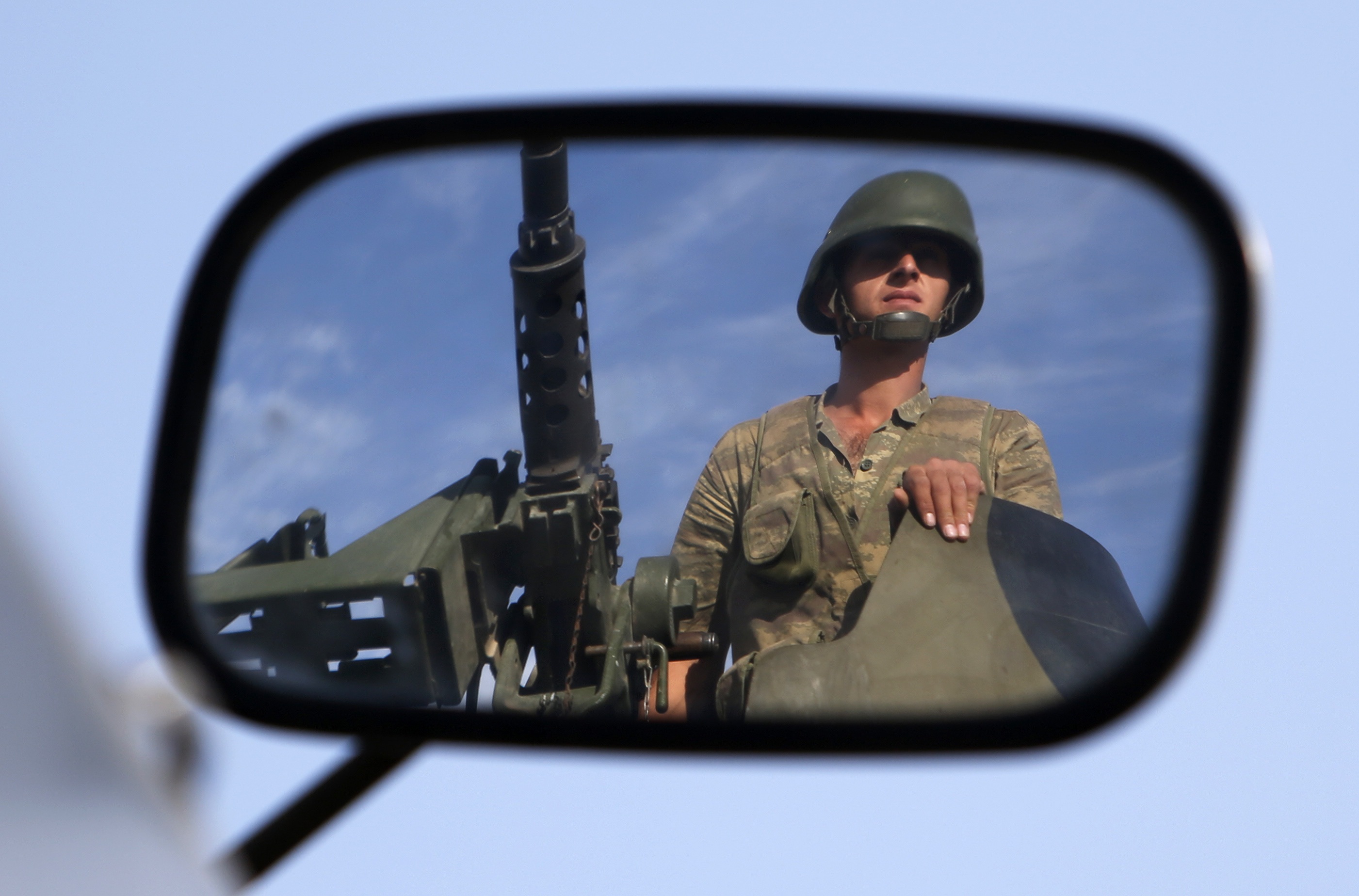 Στρατιωτική δράση εγκρίνει η τουρκική Εθνοσυνέλευση, ενώ η Συρία απολογείται