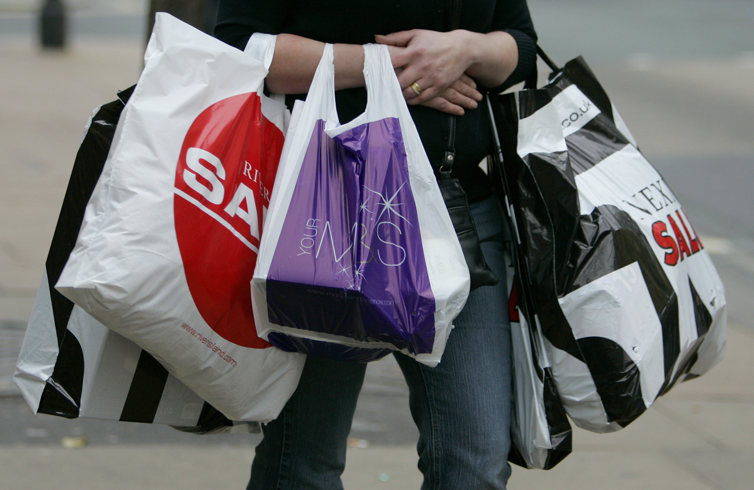 Ανοιχτά καταστήματα έξι Κυριακές τον χρόνο προτείνει ο Εμπορικός Σύλλογος Αθηνών