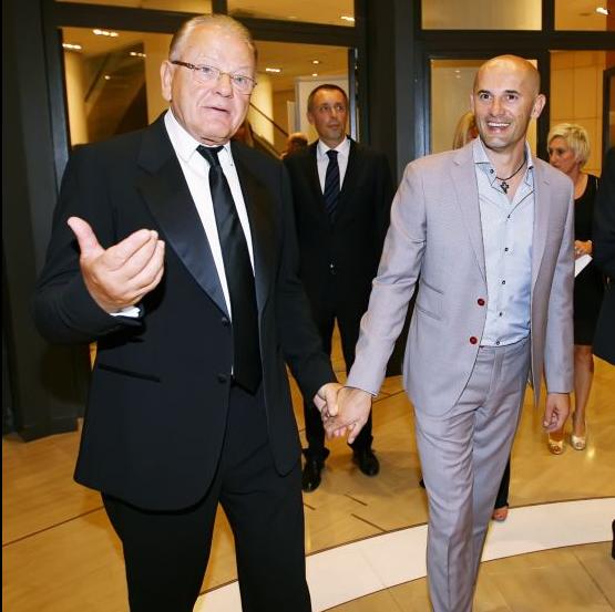 «Ελλάς-Σερβία-Συμμαχία» και Ζοτς, Ντούντα επίτιμοι δημότες