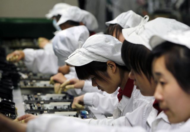 Απεργούν εργάτες σε εργοστάσιο της Foxconn στην Κίνα, σύμφωνα με ΜΚΟ