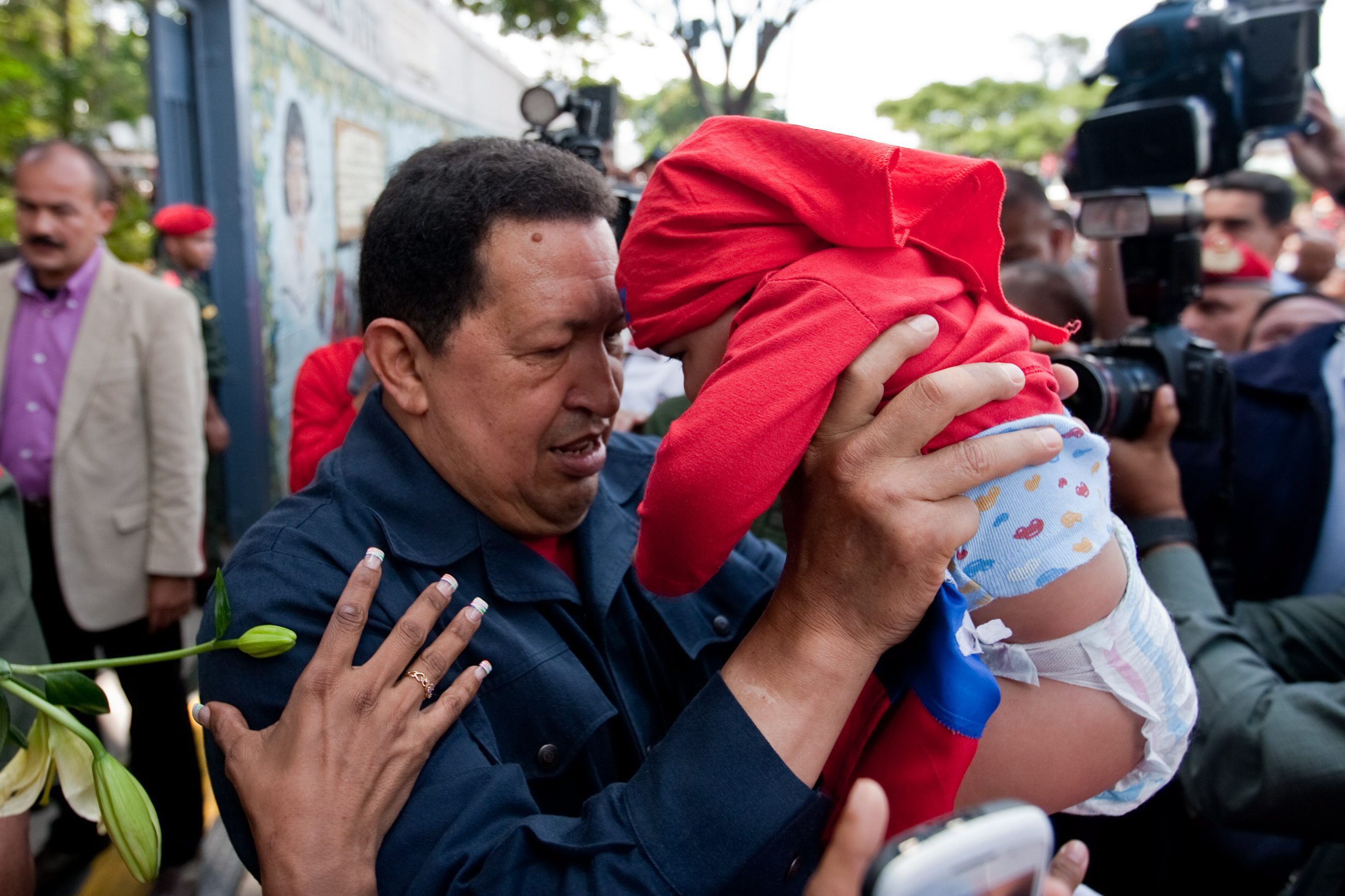 Διαφορετική «ανάγνωση» της νίκης του Ούγκο Τσάβες από τη διεθνή κοινότητα