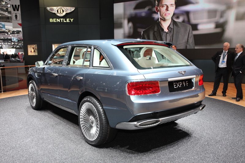 Προς αναβολή τα υπερπολυτελή SUV των Bentley και Lamborghini λόγω κρίσης