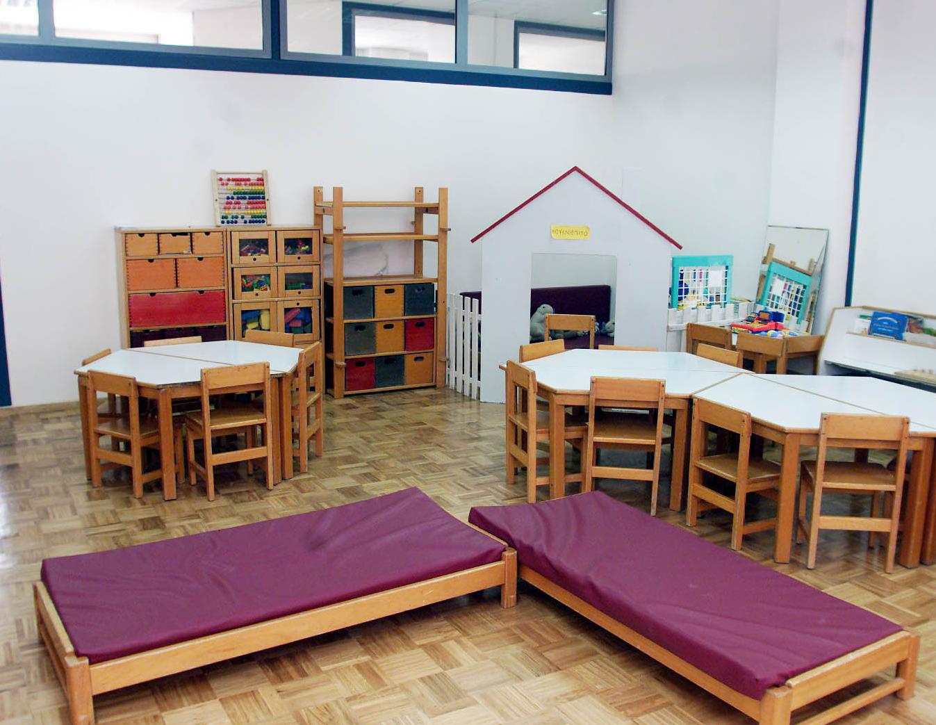 Η ιθαγένεια δεν αποτελεί κριτήριο επιλογής για βρεφονηπιακούς σταθμούς, λέει ο ΥΠΕΣ