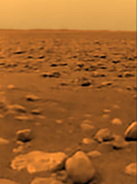 Η επιφάνεια του μακρινού Τιτάνα «έχει την υφή υγρής άμμου»
