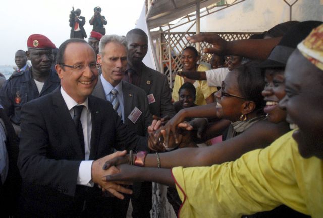 Πρώτη αφρικανική περιοδεία του Ολάντ με μηνύματα για τα ανθρώπινα δικαιώματα
