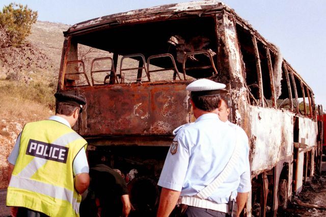 Φωτιά σε τουριστικό λεωφορείο στη Θεσσαλονίκη, το εγκατέλειψαν έγκαιρα οι επιβάτες