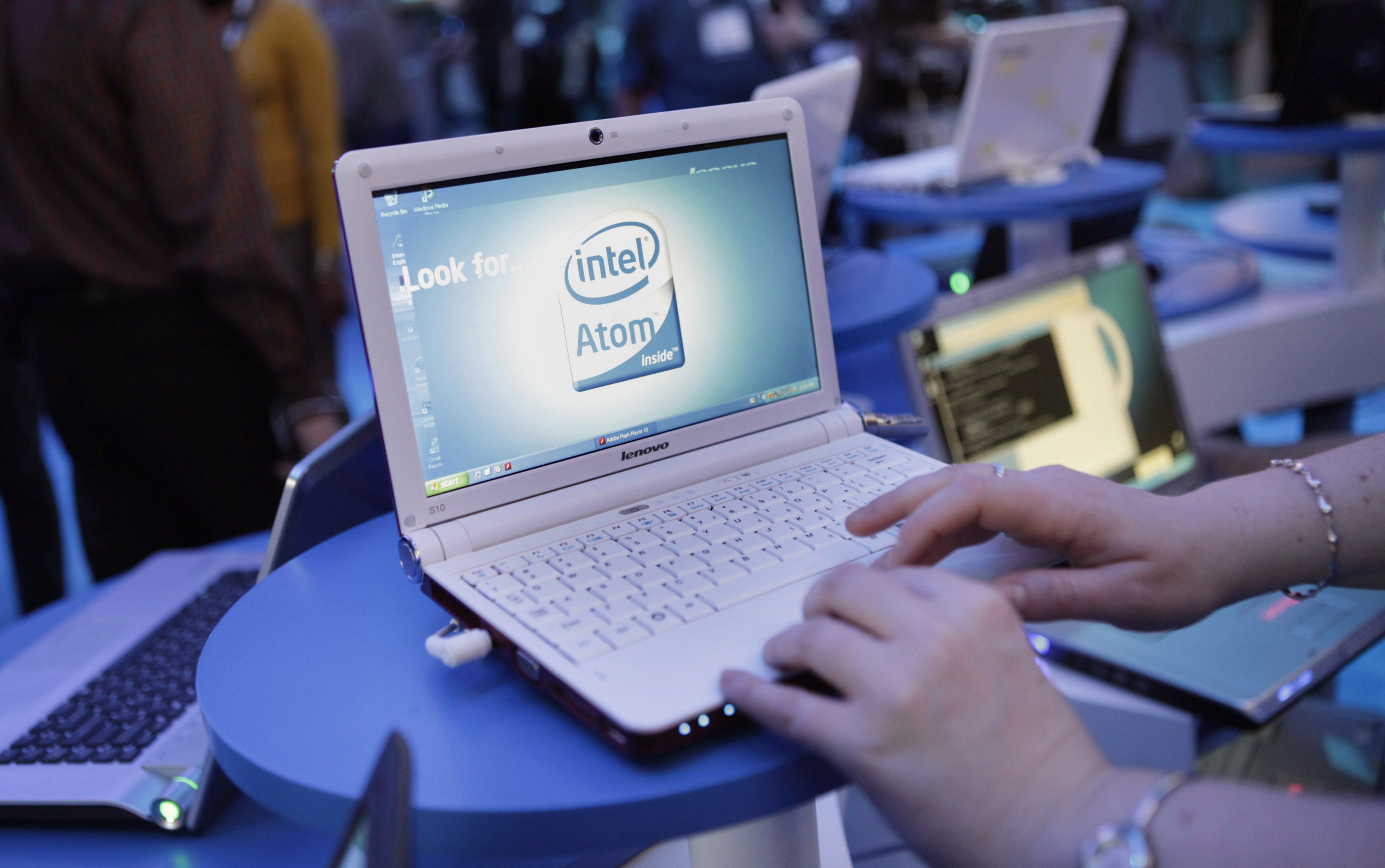 Tablet ή laptop; Μήπως σας αρκεί ένα netbook των 300 ευρώ;