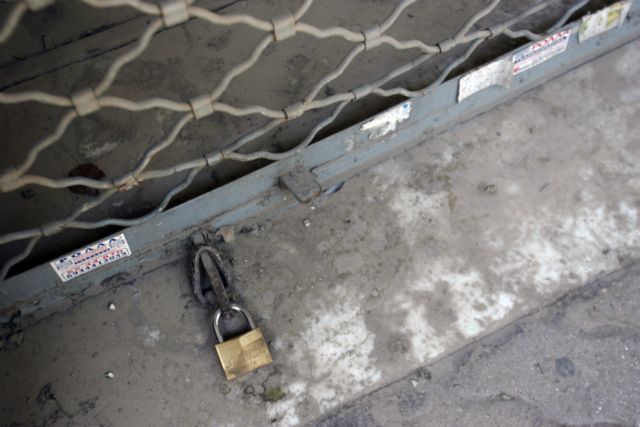 Δραματική συρρίκνωση των μικρομεσαίων επιχειρήσεων στην Ελλάδα