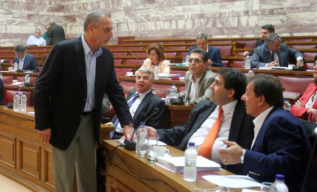 Ενστάσεις και από τη συμπολίτευση για την κατάργηση του ελάχιστου ποσοστού στις ΔΕΚΟ