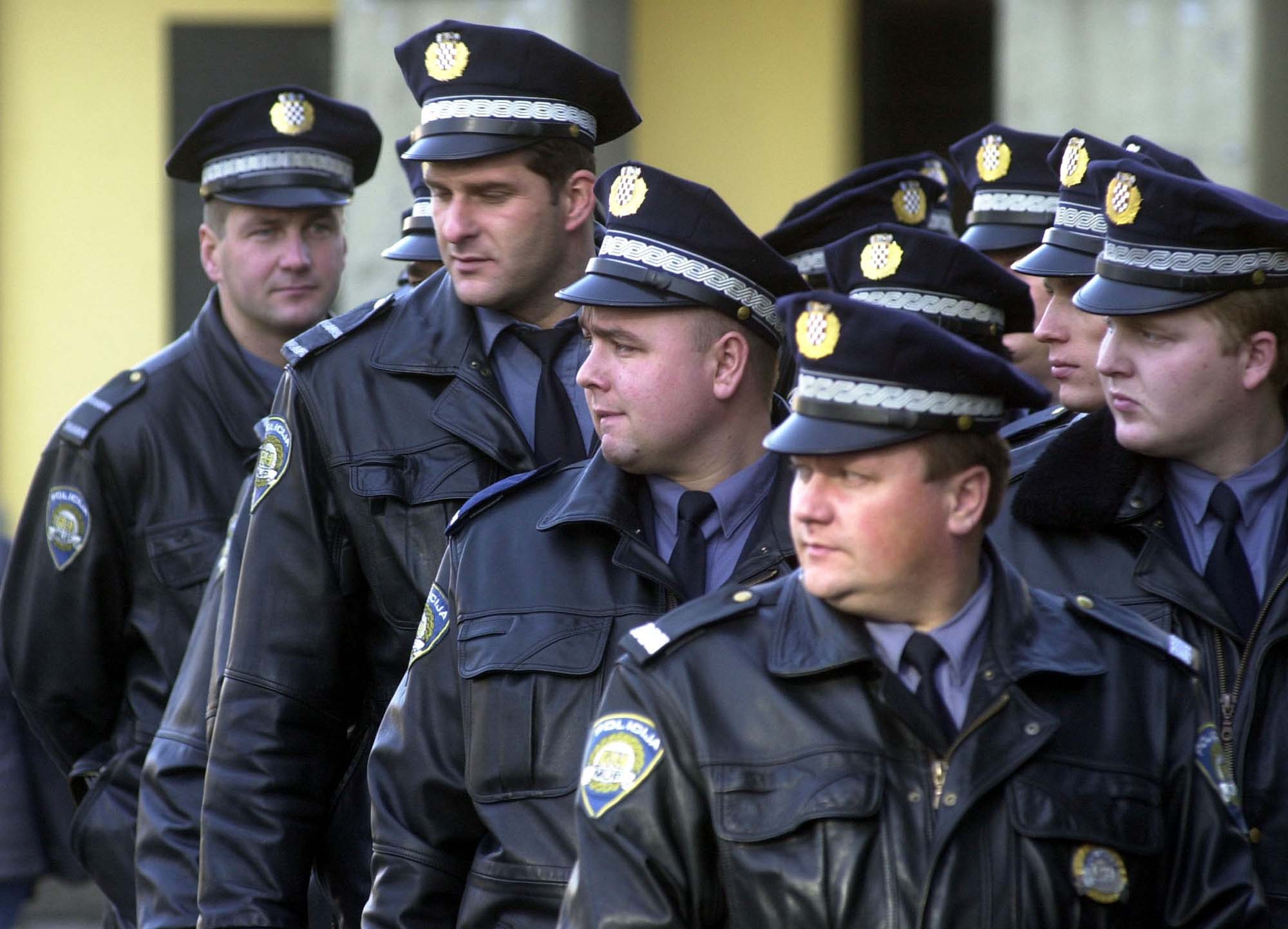 Φραγκισκανός μοναχός πέταξε τα ράσα, πούλησε κτήματα της Μονής και το έσκασε με γυναίκα