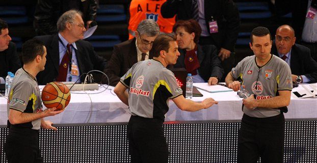 Οι τρεις σφυρίχτρες του «αιωνίου» ντέρμπι