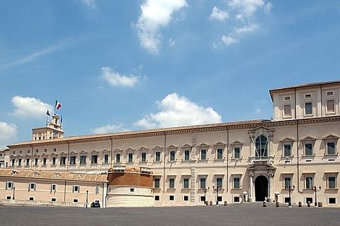 Άνεργος αυτοπυρπολήθηκε μπροστά από το προεδρικό μέγαρο στη Ρώμη