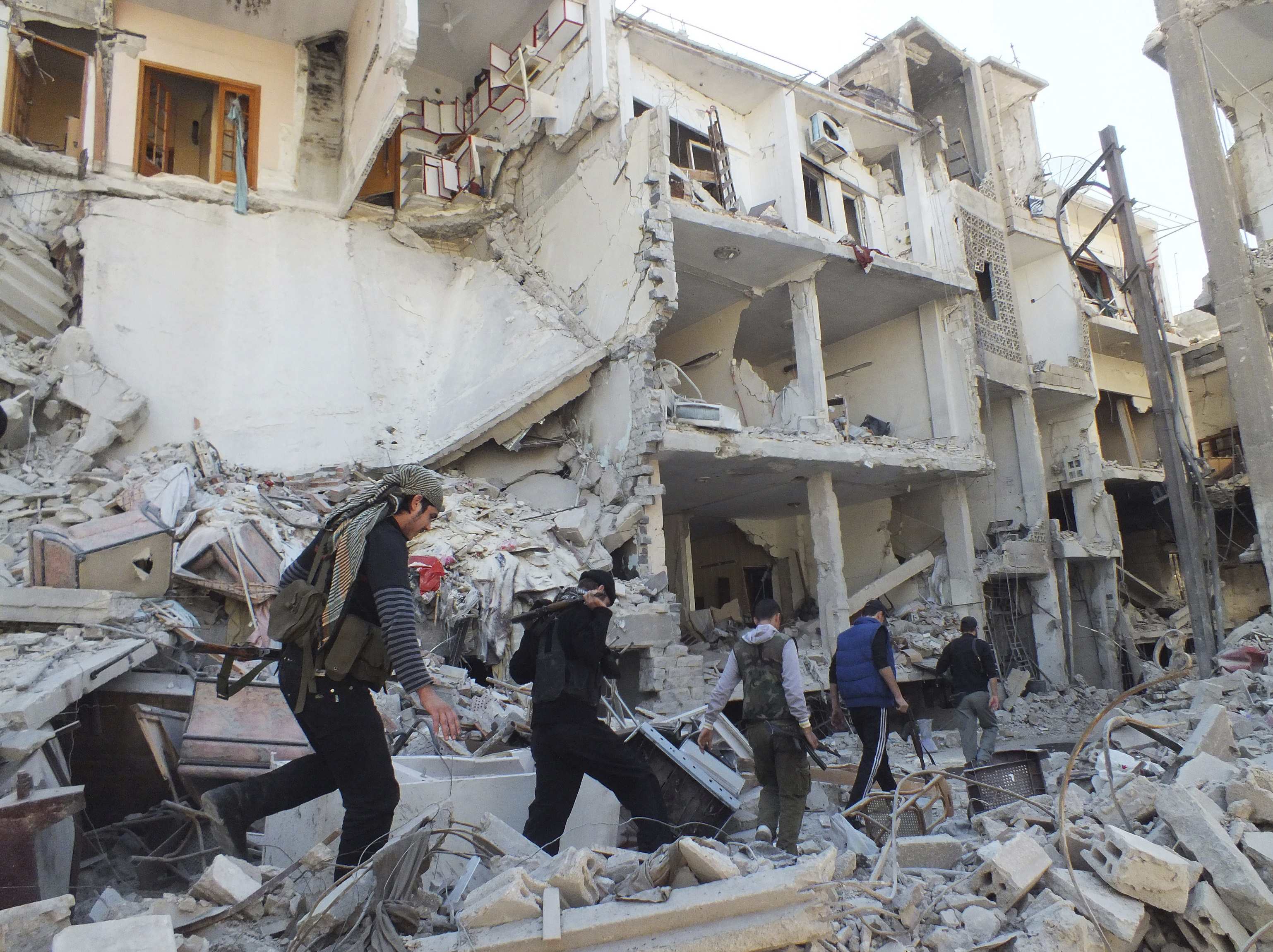 Δεκάδες νεκροί σε νέα αεροπορική επίθεση κατά αμάχων στη Συρία