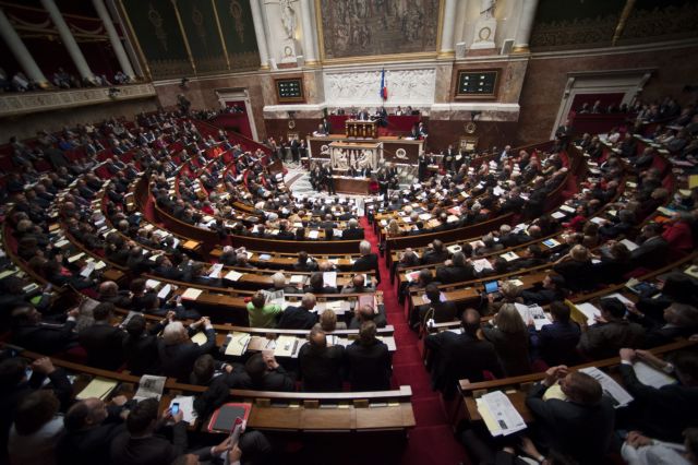 Ψηφίστηκε στη γαλλική Εθνοσυνέλευση ο φόρος για τα πολύ υψηλά εισοδήματα