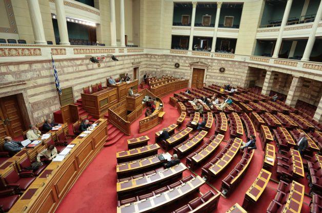 Στη Βουλή το πρώτο πακέτο μέτρων για την εκταμίευση της δόσης