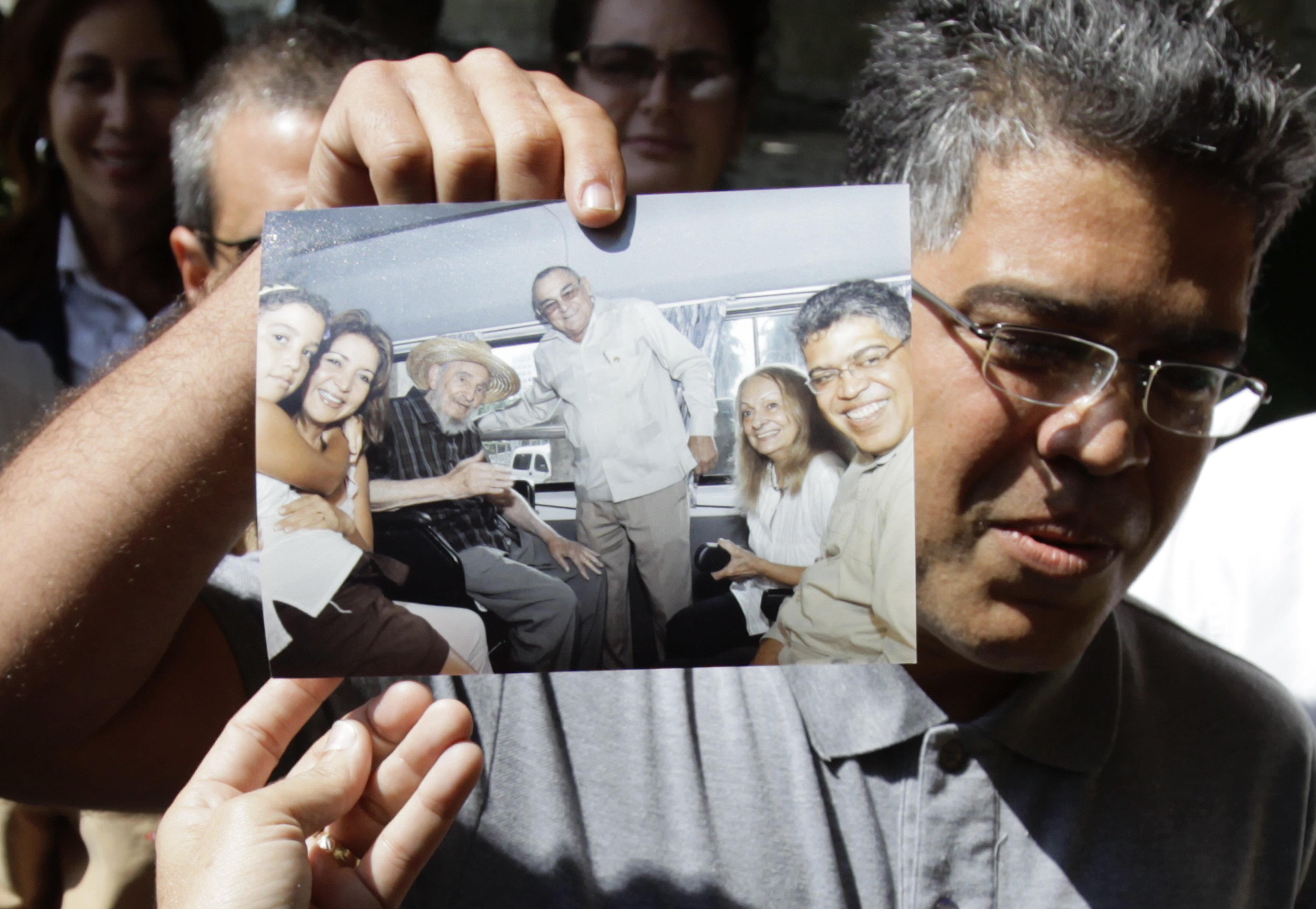 «Είδα τον Φιντέλ ζωντανό» δήλωσε ο αντιπρόεδρος της Βενεζουέλας, διαψεύδοντας τις φήμες