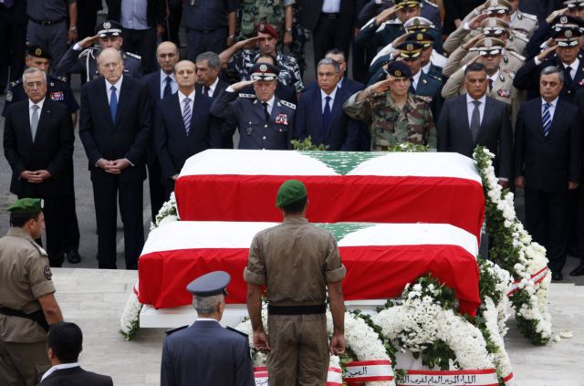 Ηλεκτρισμένη η ατμόσφαιρα στην κηδεία των θυμάτων της επίθεσης στη Βηρυτό