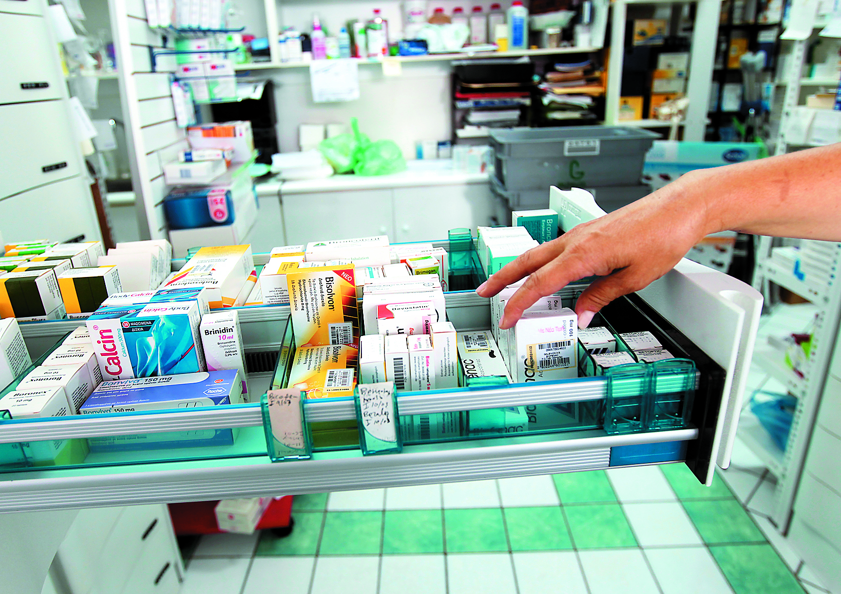 Μειωμένες τιμές για 12.500 σκευάσματα προβλέπει το νέο δελτίο τιμών φαρμάκων