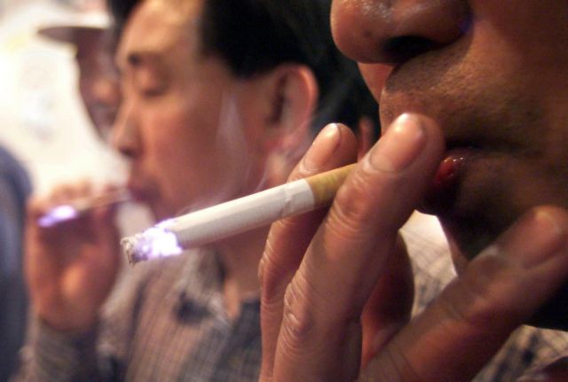 Πρόστιμο 5.000 ευρώ σε Ιάπωνες καθηγητές επειδή ...κάπνισαν