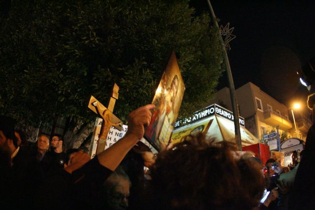 Μικροένταση και τέσσερις συλλήψεις έξω από το θέατρο «Χυτήριο»