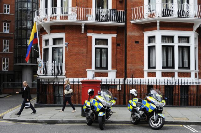 To Λονδίνο καθιστά υπεύθυνο ο Ισημερινός για την υγεία του Ασάνζ