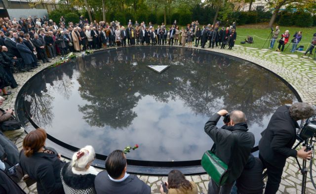 Μνημείο για τους Ρομά θύματα των ναζί εγκαινίασε το Βερολίνο