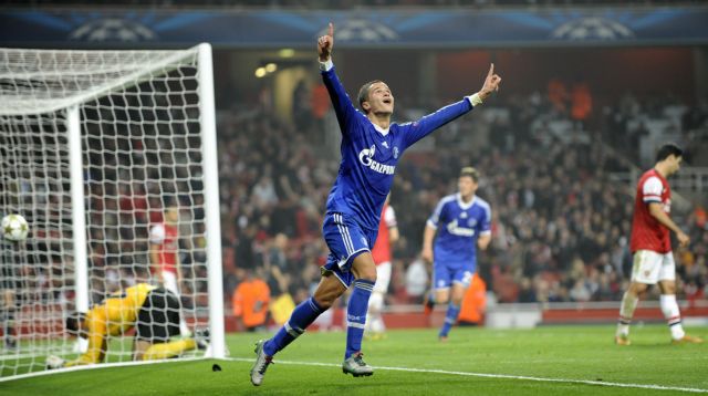 Η Σάλκε πέρασε από το Έμιρεϊτς, ήττες για Ρεάλ, Μίλαν και Σίτι