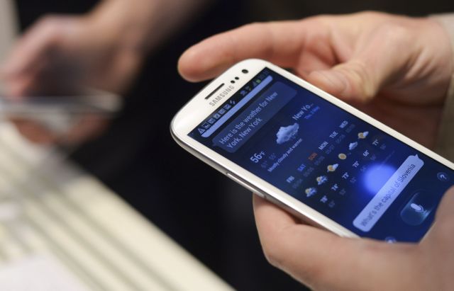Η Samsung παραμένει πρώτη στις πωλήσεις κινητών