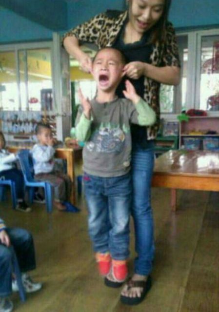 Οργή για την κακοποίηση παιδιών από τη νηπιαγωγό τους στην Κίνα