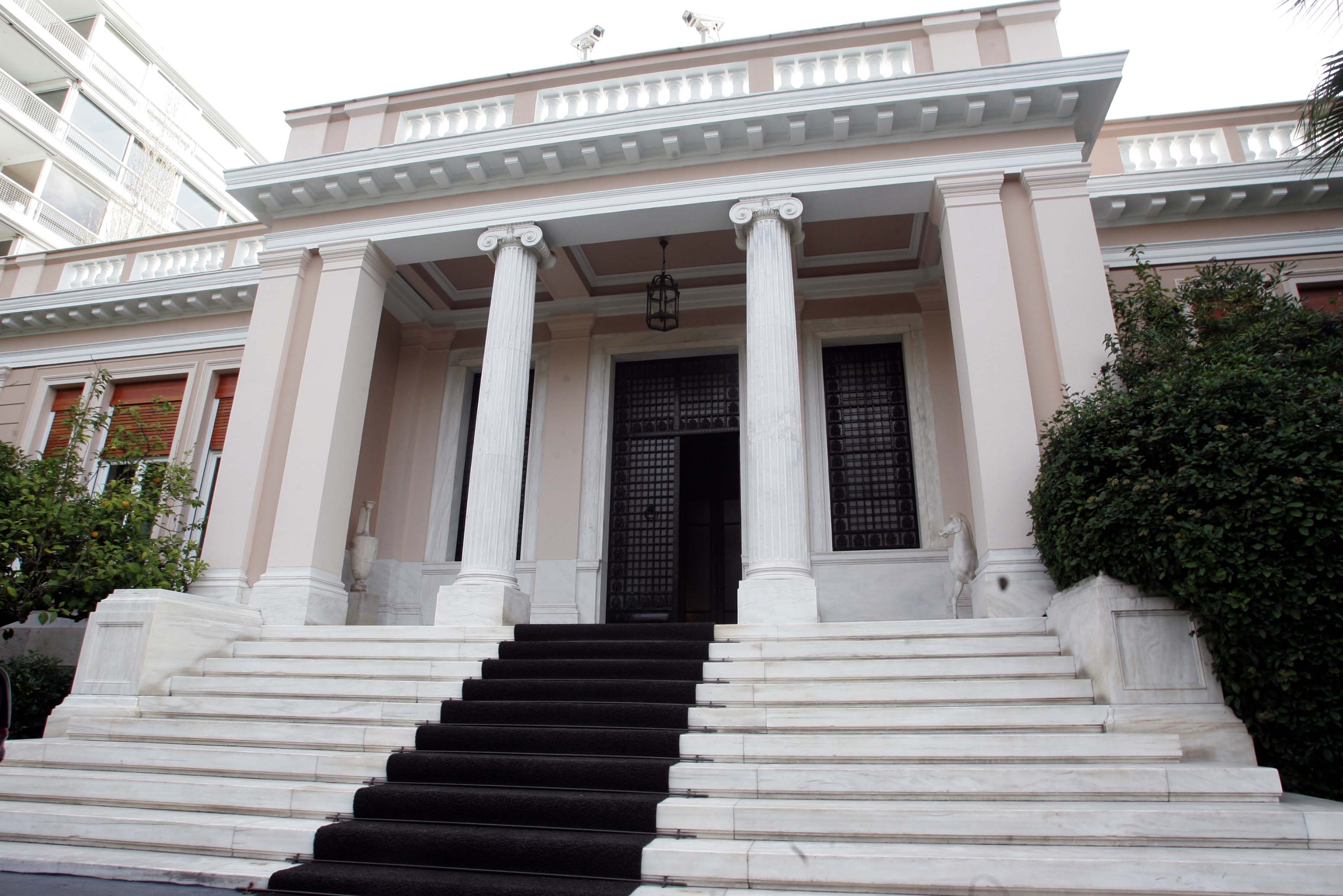 Δεν μπορούμε να πάμε στο Eurogroup με ανοικτό το πακέτο, απαντά η κυβέρνηση στο ΠΑΣΟΚ