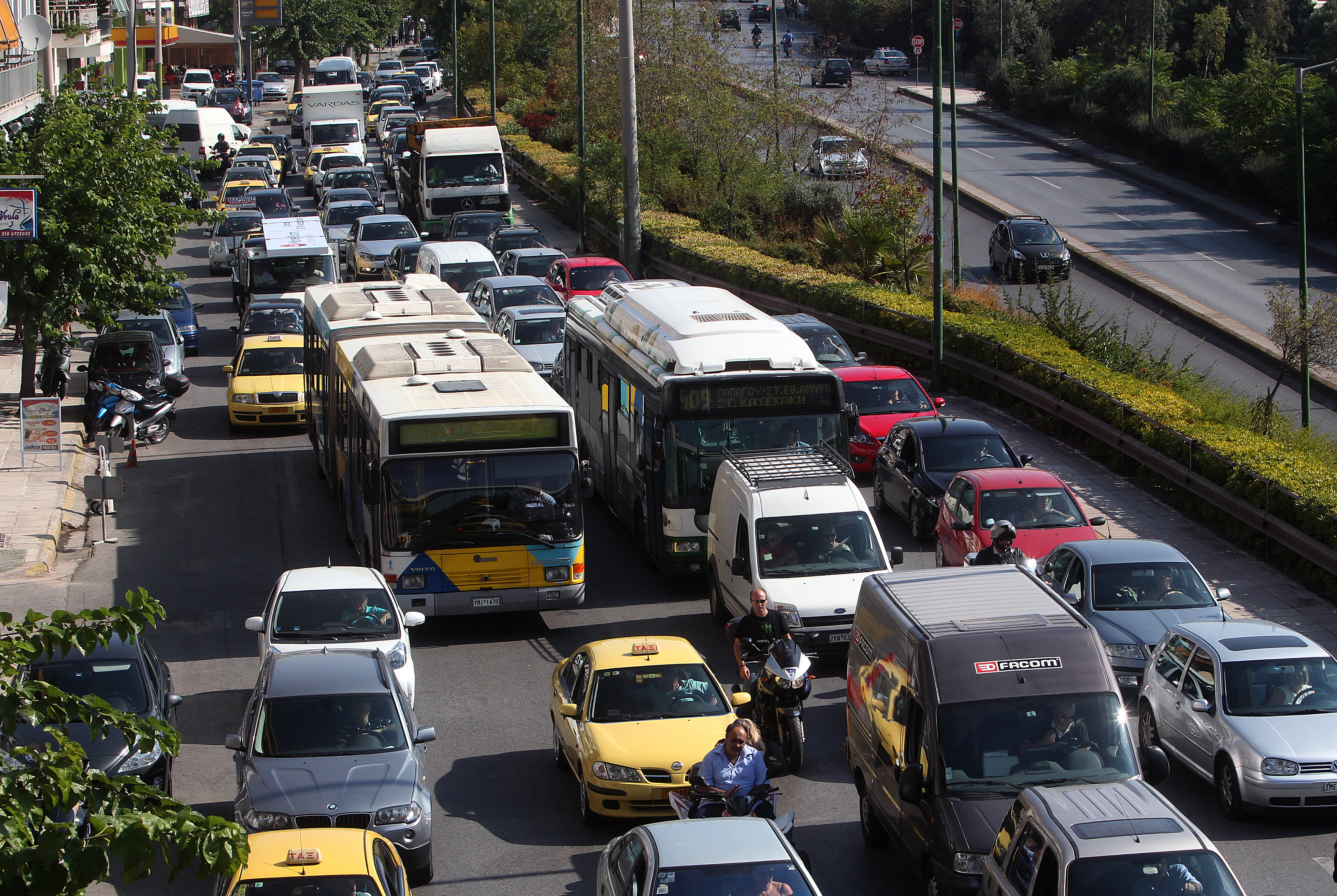 Αυξημένη η κίνηση στους δρόμους, λόγω της απεργίας σε Μετρό και ΗΣΑΠ