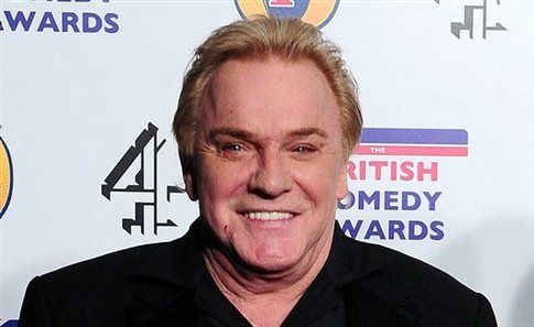 Ελεύθερος με εγγύηση αφέθηκε ο ηθοποιός Φρέντι Σταρ για το «σκάνδαλο Σάβιλ»