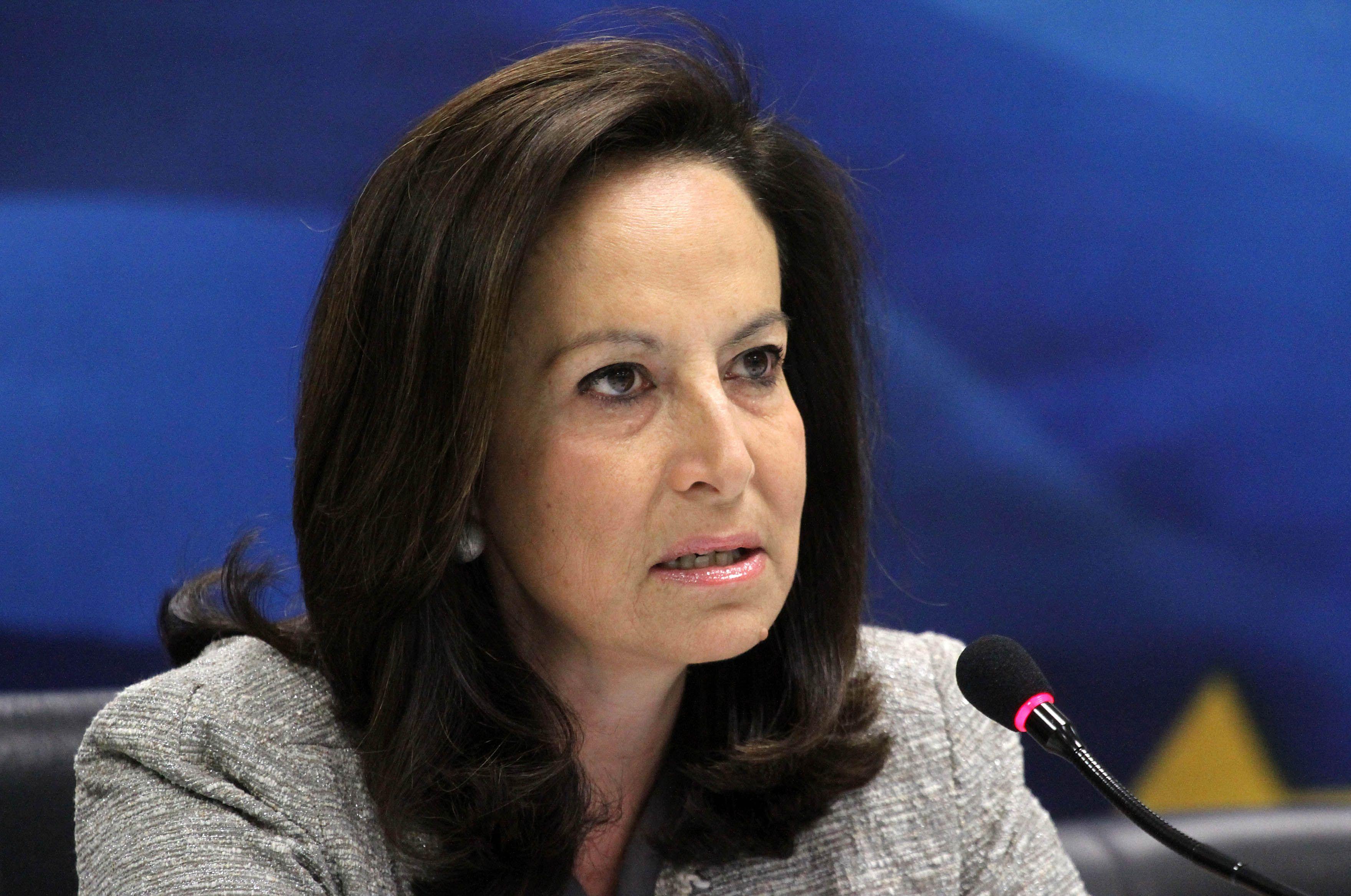 Να ανακαλέσει τους χαρακτηρισμούς του για την Ελλάδα καλεί τον Ρόμνεϊ η Ά.Διαμαντοπούλου