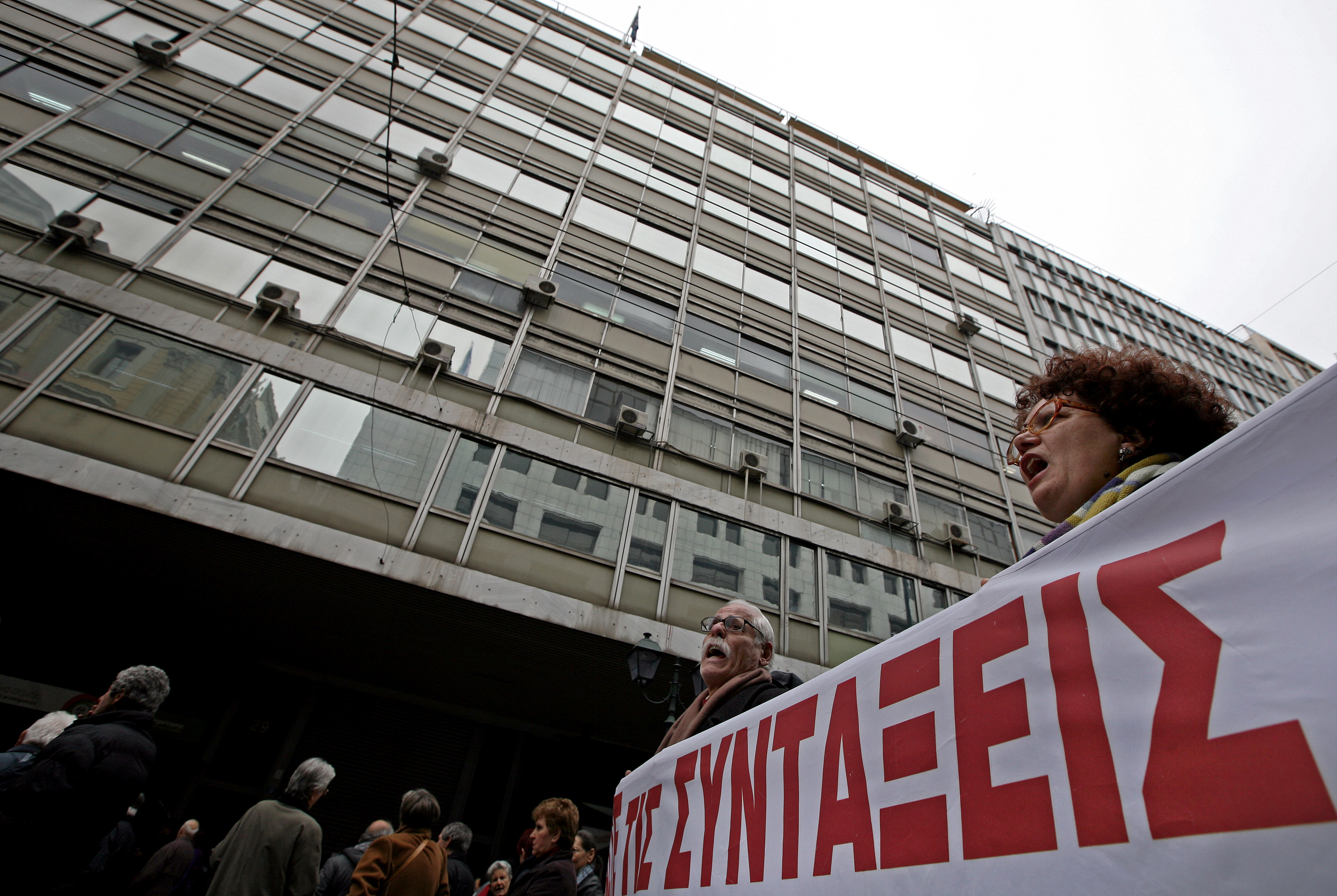 «Κούρεμα» τριών ταχυτήτων στις συντάξεις προβλέπει η τελική απόφαση του υπουργειου