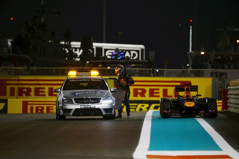 Grand Prix Abu Dhabi 2012:  Άνω κάτω γίνεται το πρωτάθλημα από την παράβαση της Red Bull Renault