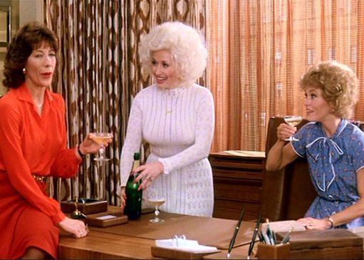 Δέκα τρόποι για να πηγαίνετε χαρούμενες στο γραφείο