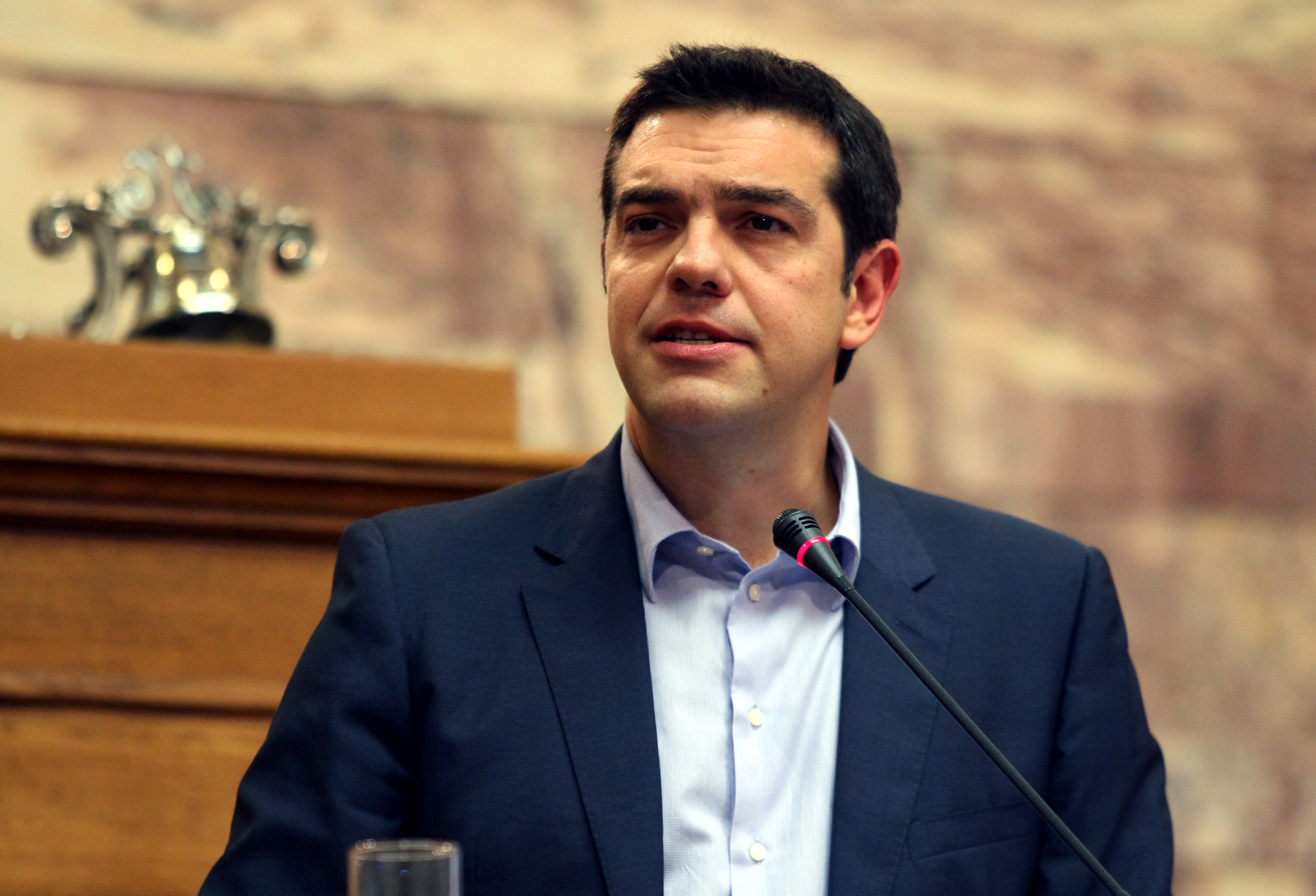 Μην ψηφίσετε το Μνημόνιο, καλεί τους βουλευτές ΠΑΣΟΚ και ΔΗΜΑΡ ο Αλ.Τσίπρας