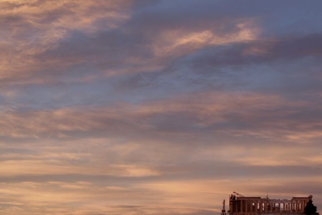 Συγκέντρωση των εργαζομένων του υπουργείου Πολιτισμού στην Ακρόπολη