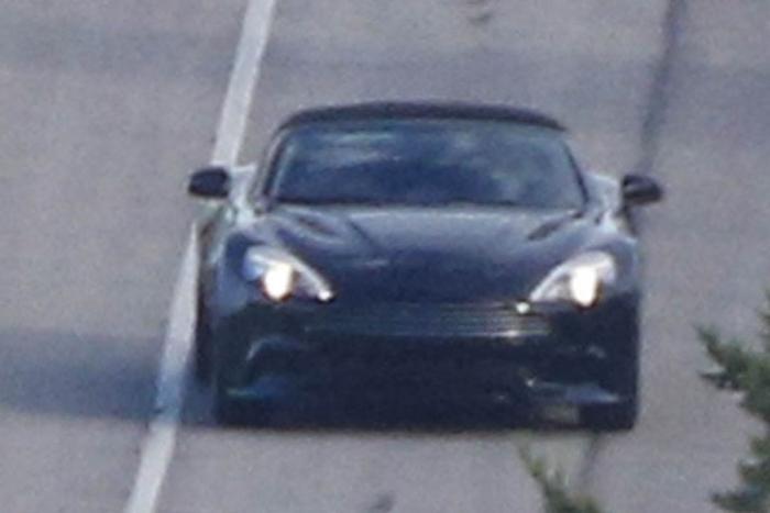 Aston Martin Vanquish Volante 2013: Sky… open