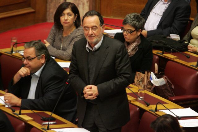 Κόντρα Στουρνάρα – Λαφαζάνη στη Βουλή την παραμονή της ψήφισης του προϋπολογισμού