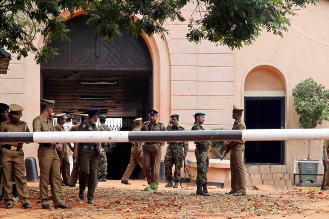 Αιματηρή ένοπλη εξέγερση σε φυλακή στη Σρι Λάνκα, 27 νεκροί κρατούμενοι