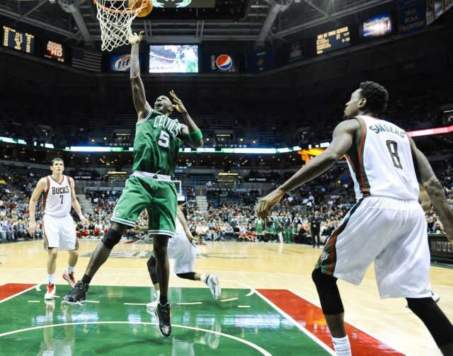 Τέταρτη σερί νίκη για το Ντένβερ, τρίτη για τη Φιλαδέλφεια