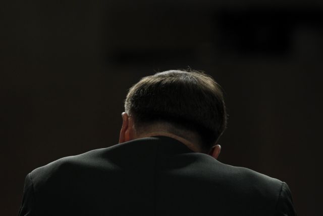 Πολιτικές επιπλοκές έφερε η αιφνιδιαστική παραίτηση του Ντέιβιντ Πετρέους