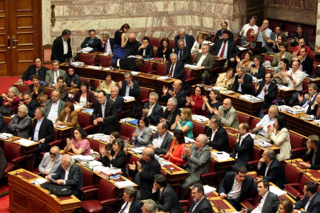 Να τεθούν υπό δημόσιο έλεγχο οι ανακεφαλαιοποιημένες τράπεζες ζητεί ο ΣΥΡΙΖΑ