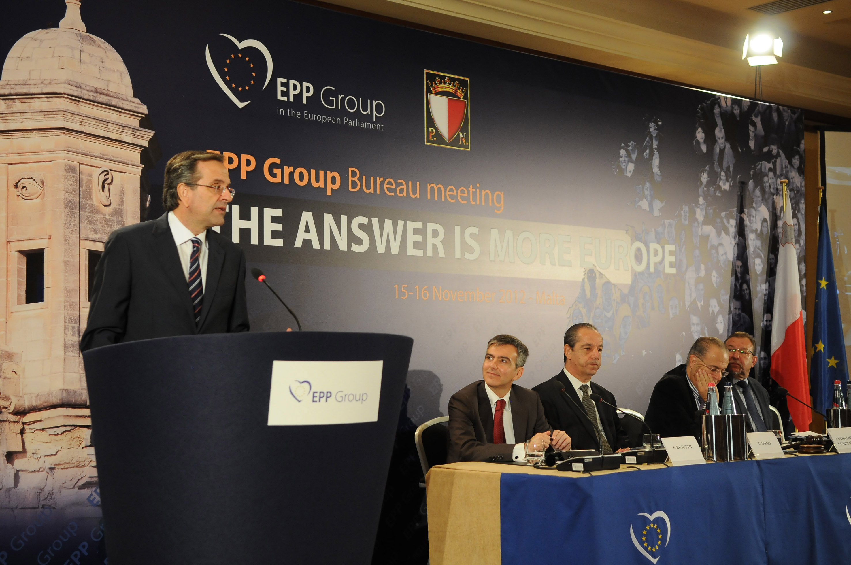 Σημάδια ανάκαμψης εντός του 2013 βλέπει ο Αντώνης Σαμαράς