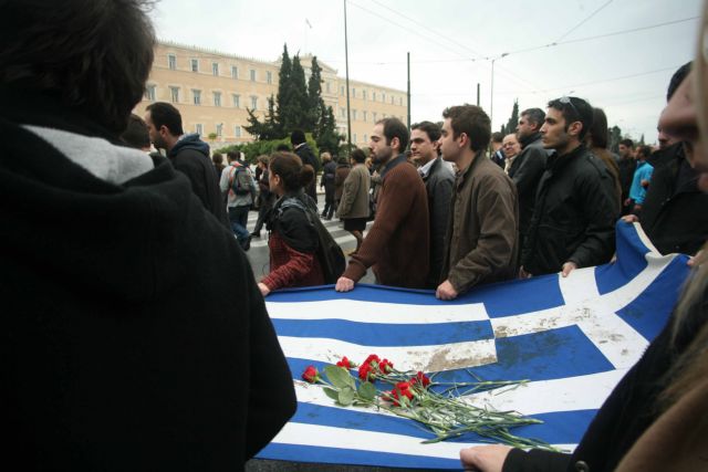 Σε μαζική συμμετοχή στις εκδηλώσεις για το Πολυτεχνείο καλούν ΓΣΕΕ-ΑΔΕΔΥ