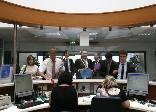 Σκληρότερο το αναθεωρημένο κείμενο της τρόικας στην Κύπρο, ζητά μέτρα 1,2 δισ. ευρώ